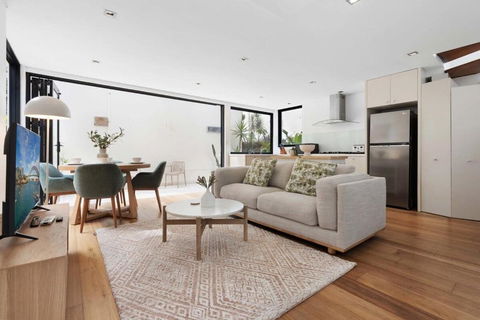 Relaxed Beachside Townhouse - Surfers Gold Coast 0