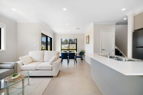 Relaxing Two-Level Retreat In Austral, NSW - Surfers Gold Coast 0
