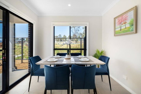 Relaxing Two-Level Retreat In Austral, NSW - Surfers Gold Coast 1