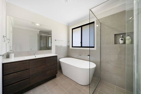 Relaxing Two-Level Retreat In Austral, NSW - Surfers Gold Coast 2