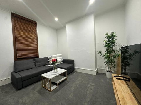 Remarkable 2 Bedroom House At The Centre Of Darlinghurst - Surfers Gold Coast 0