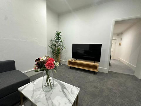 Remarkable 2 Bedroom House At The Centre Of Darlinghurst - Surfers Gold Coast 1