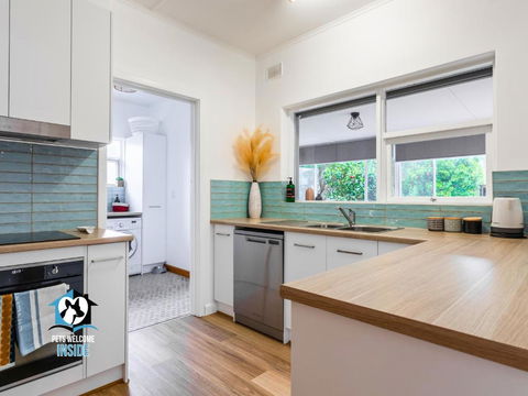 Renovated 3BR One Street To Beach - Surfers Gold Coast 3