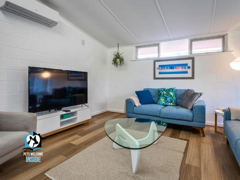 Renovated 3BR One Street To Beach - Surfers Gold Coast 0