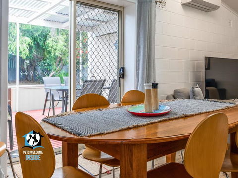 Renovated 3BR One Street To Beach - Surfers Gold Coast 2