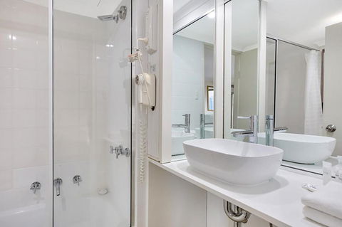 Renovated Stylish Studio - Surfers Gold Coast 2