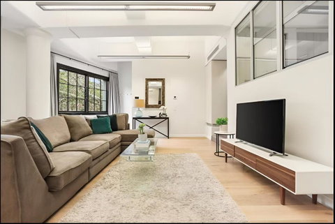 Renovated Warehouse Conversion In Heart Of Sydney - Surfers Gold Coast 1