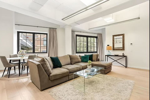 Renovated Warehouse Conversion In Heart Of Sydney - Surfers Gold Coast 2