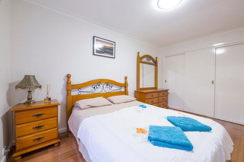 Rent Melbourne - Surfers Gold Coast 3