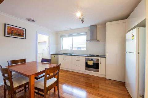 Rent Melbourne - Surfers Gold Coast 0