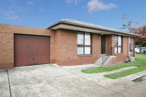 Rent Melbourne - Surfers Gold Coast 1