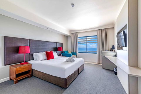 Resort Style Living In An Oceanview King Suite - Surfers Gold Coast 0