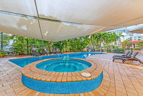 Resort Style Living In An Oceanview King Suite - Surfers Gold Coast 1