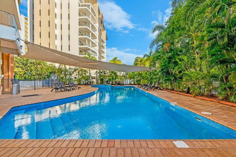 Resort Style Living In An Oceanview King Suite - Surfers Gold Coast 3