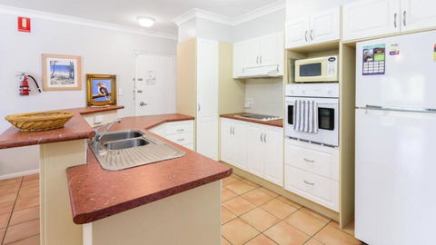 Resort Style Unit Across From The Water - Surfers Gold Coast 3