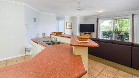 Resort Style Unit Across From The Water - Surfers Gold Coast 2