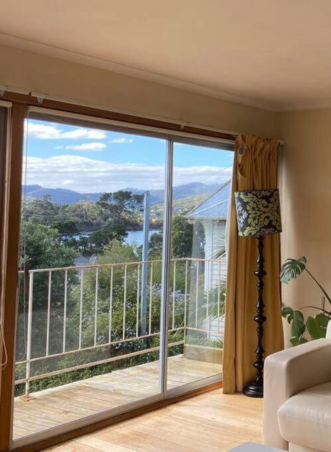 Retro Apartment Cornelian Bay - Water Views - Surfers Gold Coast 2