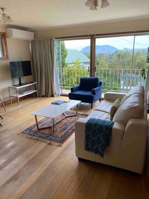 Retro Apartment Cornelian Bay - Water Views - Surfers Gold Coast 1
