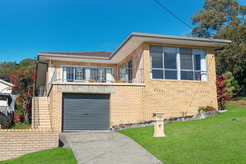 Retro Beach House - Surfers Gold Coast 1