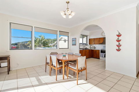 Retro Beach House - Surfers Gold Coast 3