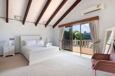Retro Classic Surfers Paradise Waterfront Home - Surfers Gold Coast 2