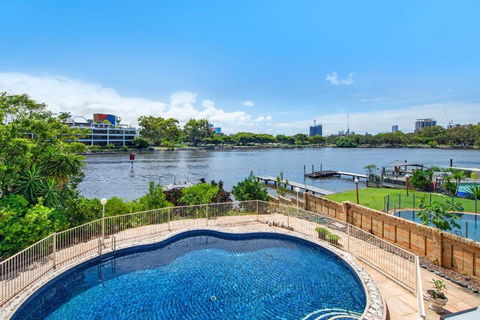 Retro Classic Surfers Paradise Waterfront Home - Surfers Gold Coast 0