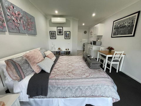River Gardens Axedale Pet Friendly Farmstay B&B - Surfers Gold Coast 2