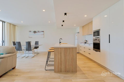 RIVERFRONT BREEZE @ The Cosmopolitan Unit10307 - Surfers Gold Coast 0