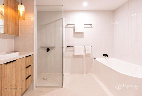 RIVERFRONT BREEZE @ The Cosmopolitan Unit10307 - Surfers Gold Coast 3