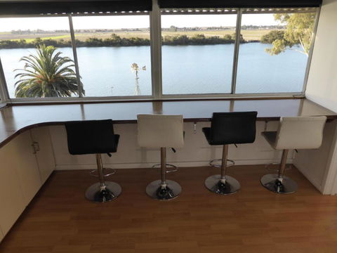 Riverfront Holiday House - Surfers Gold Coast 2
