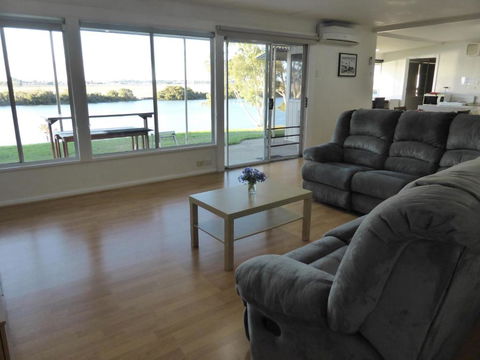 Riverfront Holiday House - Surfers Gold Coast 0