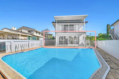 Riverside 3 Bedroom House In Surfers Paradise - Surfers Gold Coast 0