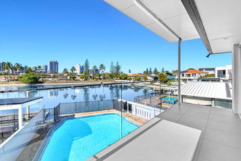 Riverside 4 Bedroom House Unit In Surfers Paradise with Surfers Gold Coast