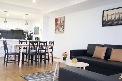 RiverView Spacious 3BR2Bath2Car WifiPoolGym Crown - Surfers Gold Coast 2