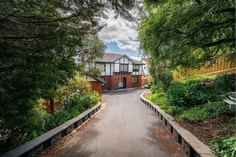 Riveting House With Incredible Water-view At SandyBay - Surfers Gold Coast 0