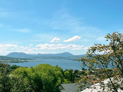 Riveting House With Incredible Water-view At SandyBay - Surfers Gold Coast 2