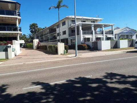 Residential Two-bedroom Unit On The Strand, Self-check In, Wi-fi - Surfers Gold Coast 3