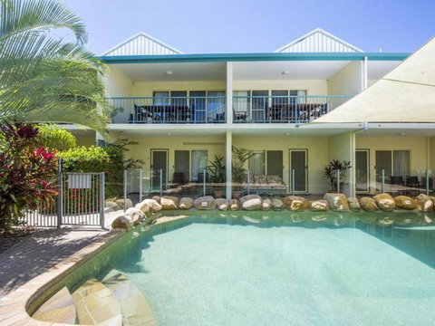 SAILS 9 Beachfront Getaway Horseshoe Bay - Surfers Gold Coast 0