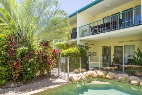 SAILS 9 Beachfront Getaway Horseshoe Bay - Surfers Gold Coast 2