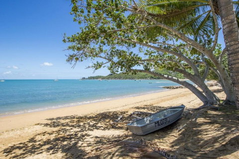 SAILS 9 Beachfront Getaway Horseshoe Bay - Surfers Gold Coast 1
