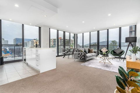 Roomy 2BR 2BA City-Centre Apt - Surfers Gold Coast 0