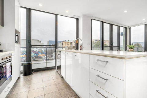 Roomy 2BR 2BA City-Centre Apt - Surfers Gold Coast 2