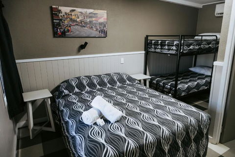 Rix Hotel Motel - Surfers Gold Coast 3