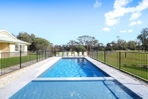 Roads End With Games Barn Ponies Alfresco Dining - Surfers Gold Coast 1