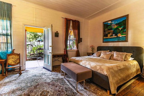 Robbie Burns Hotel Wyndham - Surfers Gold Coast 0