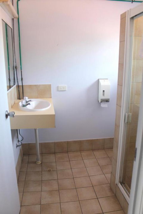 Rocky Glen Hotel Motel Gladstone - Surfers Gold Coast 2