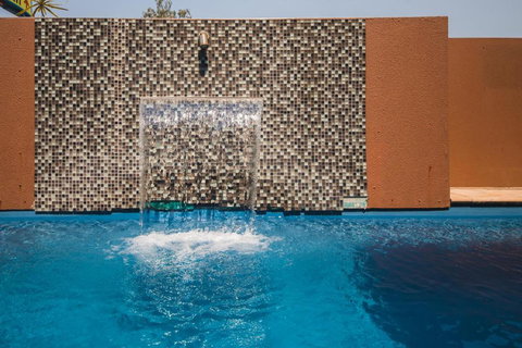 Rocky Resort Motor Inn - Surfers Gold Coast 3