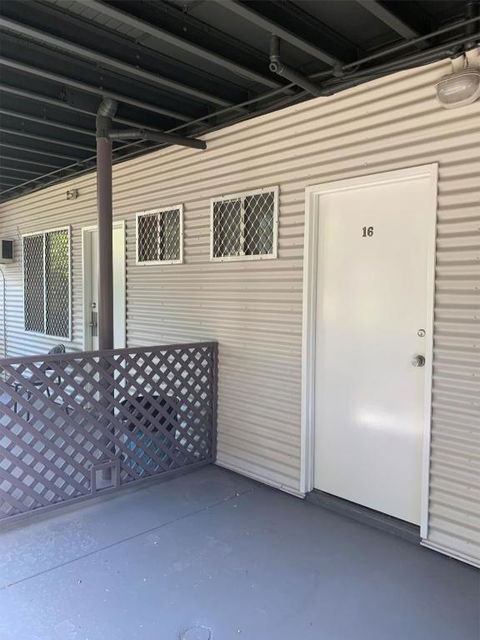 Roey Backpackers And Party Bar - Surfers Gold Coast 2
