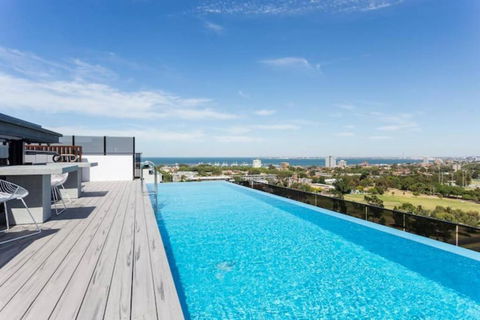 Rooftop Infinity Pool - St Kilda Luxury - Surfers Gold Coast 0