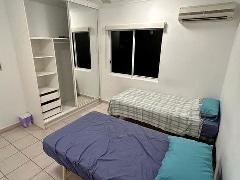 Room In City With Kittens! - Surfers Gold Coast 2